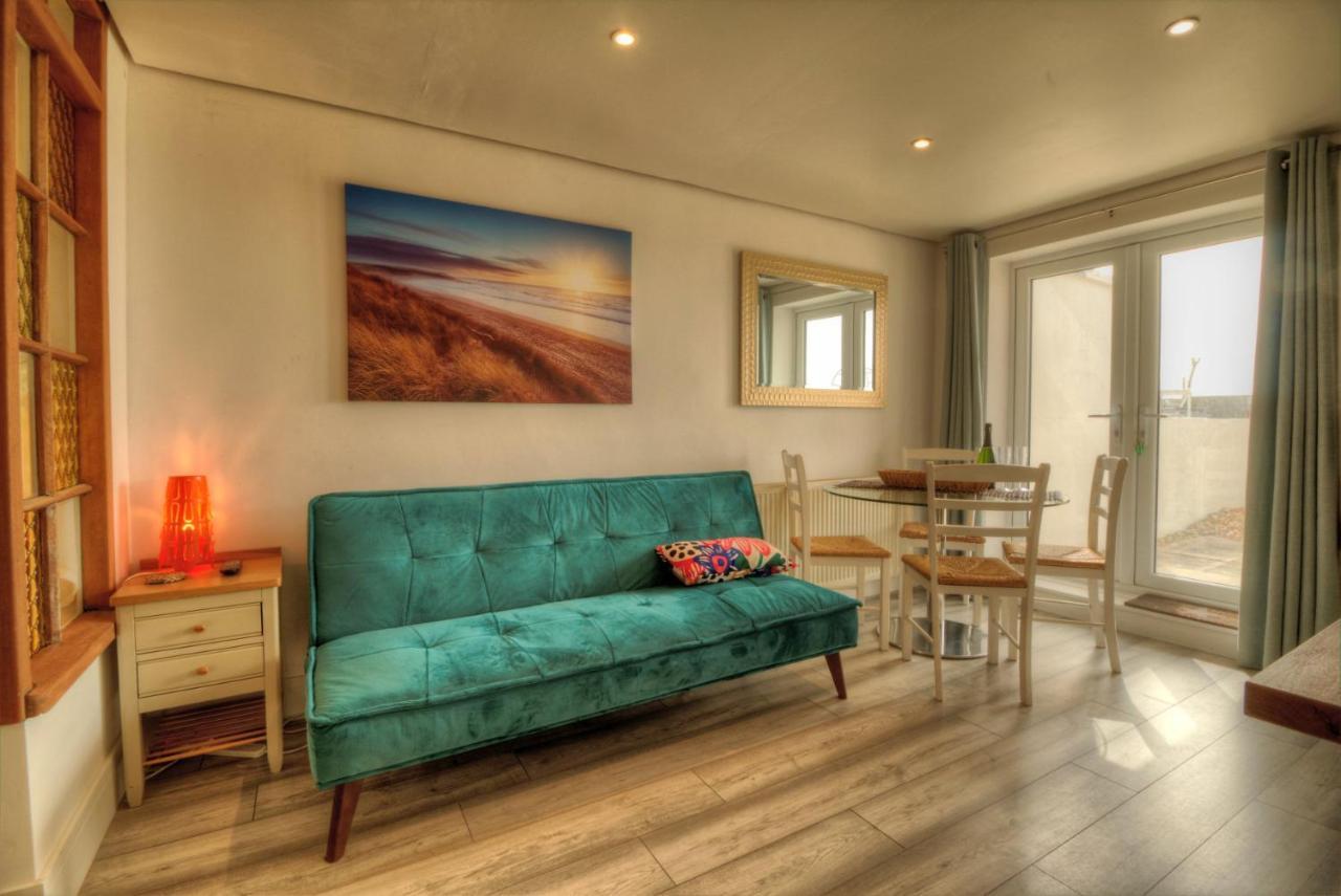 Pass The Keys Shore To Please - Sea Views And Beach Front Modern 1Bed Apt With Sofabed Portsmouth Dış mekan fotoğraf