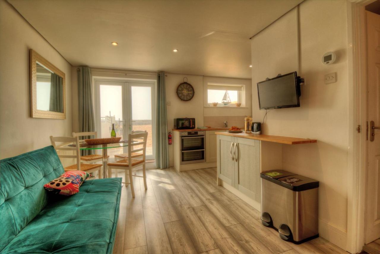 Pass The Keys Shore To Please - Sea Views And Beach Front Modern 1Bed Apt With Sofabed Portsmouth Dış mekan fotoğraf