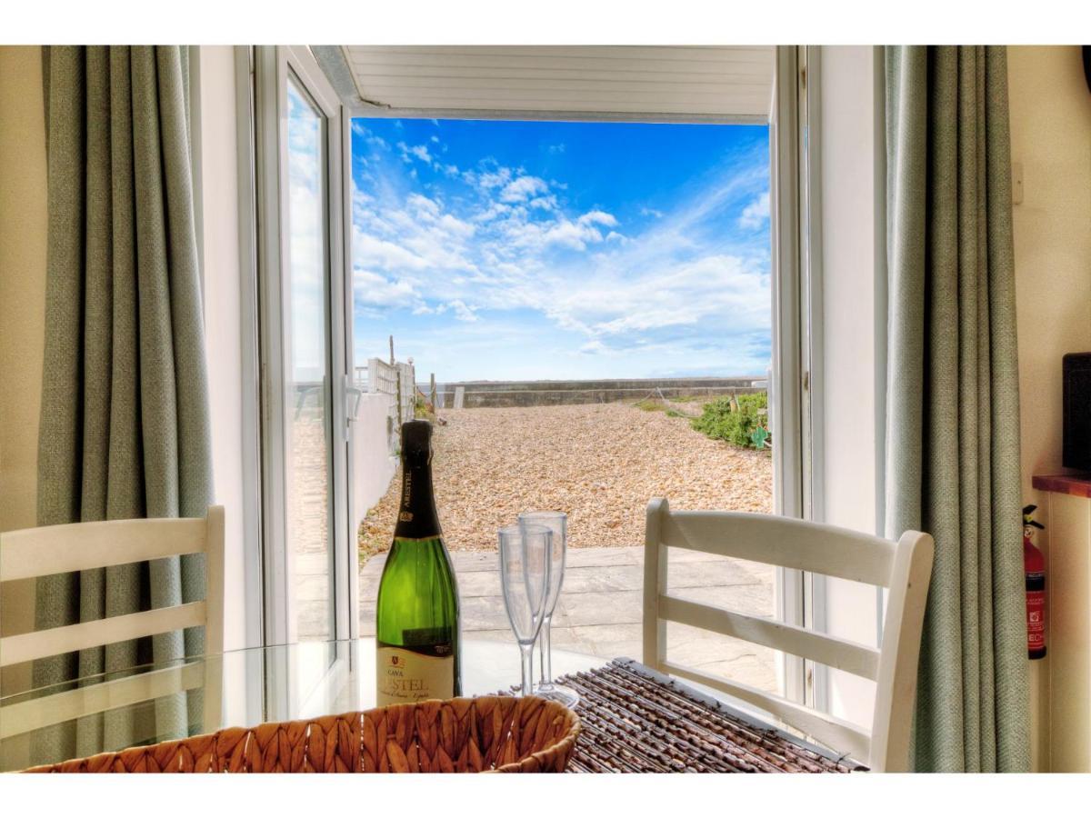 Pass The Keys Shore To Please - Sea Views And Beach Front Modern 1Bed Apt With Sofabed Portsmouth Dış mekan fotoğraf